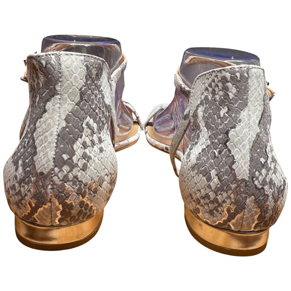 BANANA REPUBLIC Women 7.5 Flat Leather Sandal Cream Gray Snake Ankle Strap Shoe - Picture 8 of 14